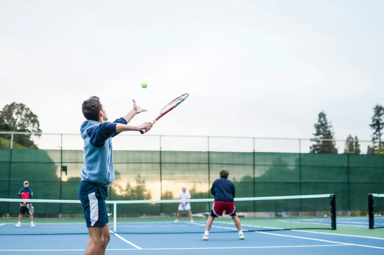 Jouer au tennis à Nantes : clubs, cours et terrains gratuits